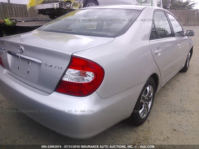 4T1BE32K42U567782 - 2002 TOYOTA CAMRY LE/XLE/SE SILVER photo 4