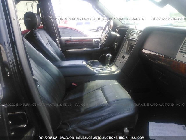 5LMFU28506LJ10993 - 2006 LINCOLN NAVIGATOR Қара фото 5