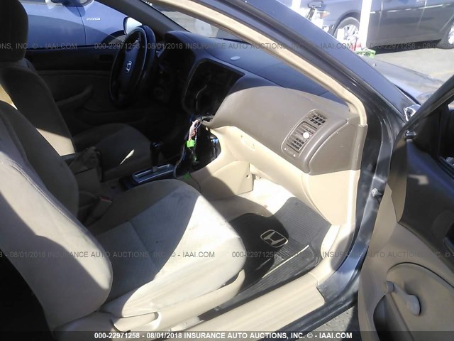 1HGEM22144L082493 - 2004 HONDA CIVIC DX VP GRAY photo 5