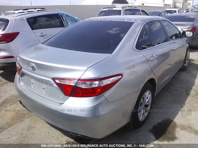 4T4BF1FKXFR504614 - 2015 TOYOTA CAMRY LE/XLE/SE/XSE SILVER photo 4