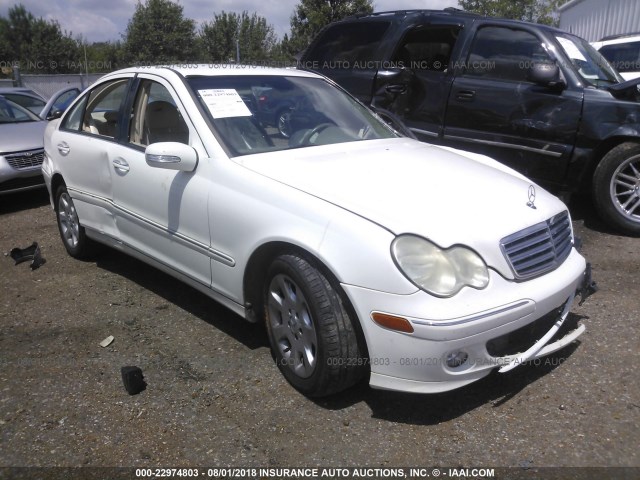 WDBRF61J25A727818 - 2005 MERCEDES-BENZ C 240 WHITE photo 1