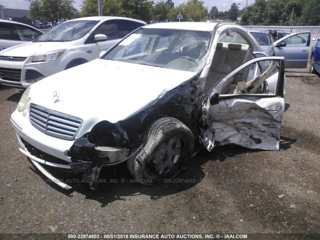 WDBRF61J25A727818 - 2005 MERCEDES-BENZ C 240 WHITE photo 2