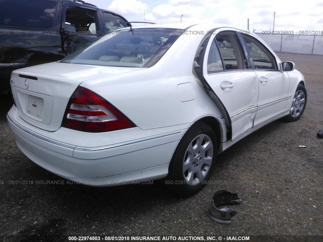 WDBRF61J25A727818 - 2005 MERCEDES-BENZ C 240 WHITE photo 4