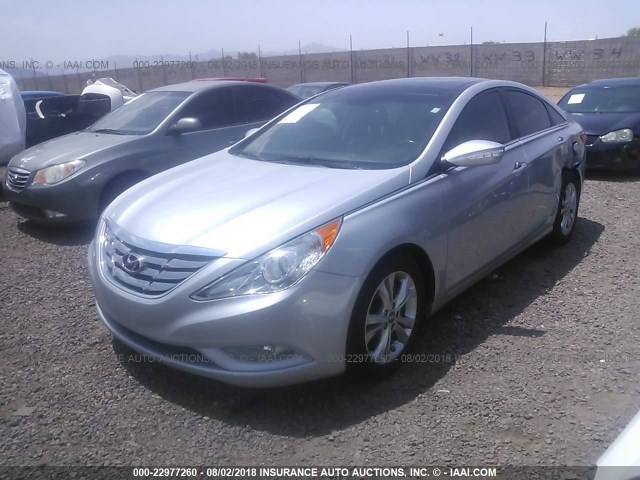 5NPEC4AC2CH393567 - 2012 HYUNDAI SONATA SE/LIMITED SILVER photo 2