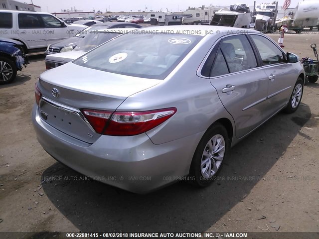 4T4BF1FKXFR462624 - 2015 TOYOTA CAMRY LE/XLE/SE/XSE SILVER photo 4