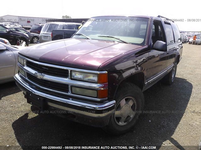 1GNEK13R7XJ332934 - 1999 CHEVROLET TAHOE K1500 RED photo 2