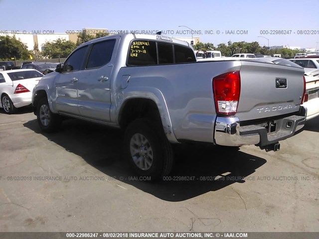 5TFAZ5CN5HX046943 - 2017 TOYOTA TACOMA DBL CAB/SR5/TRD SPORT/OR SILVER photo 3