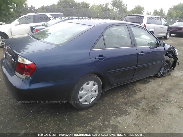 4T1BE30K25U032943 - 2005 TOYOTA CAMRY LE/XLE/SE BLUE photo 4