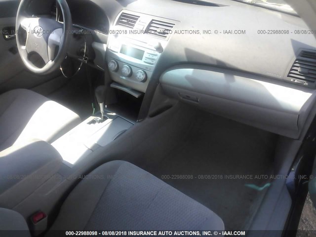 4T1BF3EK1BU188599 - 2011 TOYOTA CAMRY SE/LE/XLE 灰色 照片 5