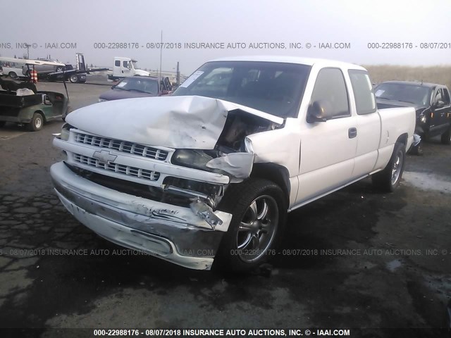 2GCEC19T0X1184709 - 1999 CHEVROLET SILVERADO C1500 WHITE photo 2