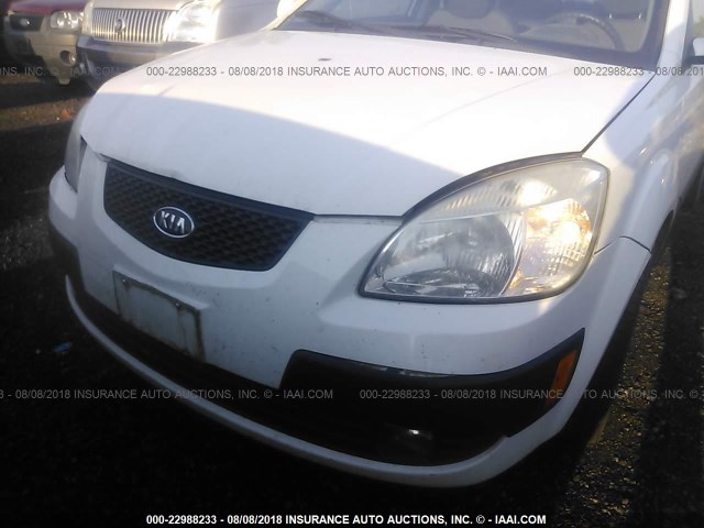 KNADE123X66000445 - 2006 KIA RIO WHITE photo 6