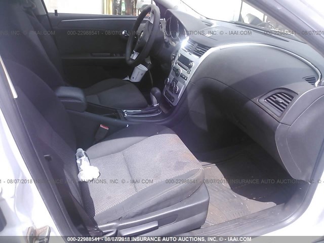 1G1ZC5EB4AF153607 - 2010 CHEVROLET MALIBU 1LT WHITE photo 5