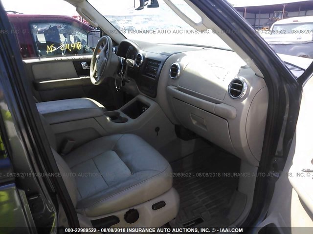 1FMFU18536LA50169 - 2006 FORD EXPEDITION EDDIE BAUER GRAY photo 5