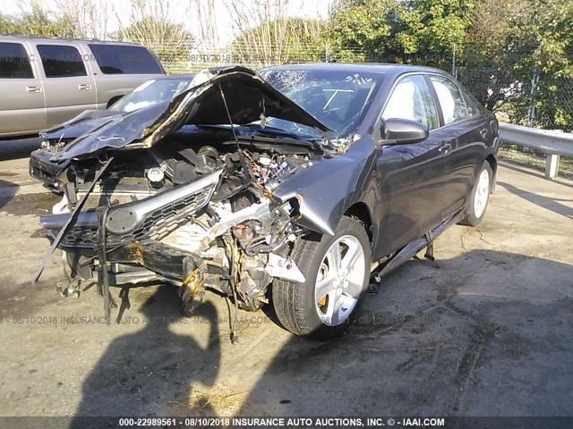 4T1BF1FK3CU582108 - 2012 TOYOTA CAMRY SE/LE/XLE 灰色 照片 2