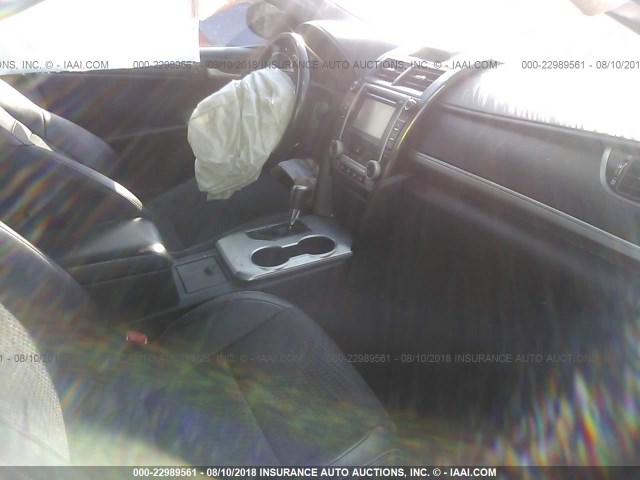 4T1BF1FK3CU582108 - 2012 TOYOTA CAMRY SE/LE/XLE 灰色 照片 5