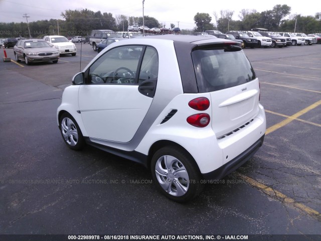 WMEEJ3BA6DK698796 - 2013 SMART FORTWO PURE/PASSION WHITE photo 3
