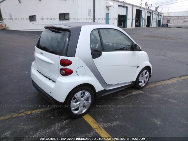WMEEJ3BA6DK698796 - 2013 SMART FORTWO PURE/PASSION WHITE photo 4
