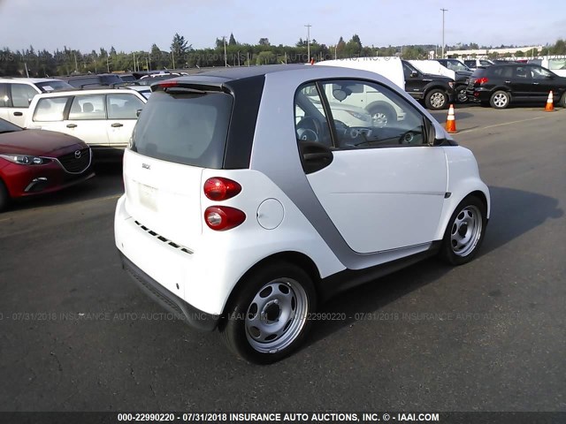 WMEEJ3BA0FK794720 - 2015 SMART FORTWO WHITE photo 4