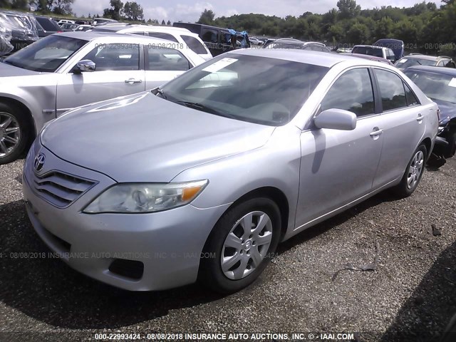 4T1BF3EK2BU118125 - 2011 TOYOTA CAMRY SE/LE/XLE 银色 照片 2