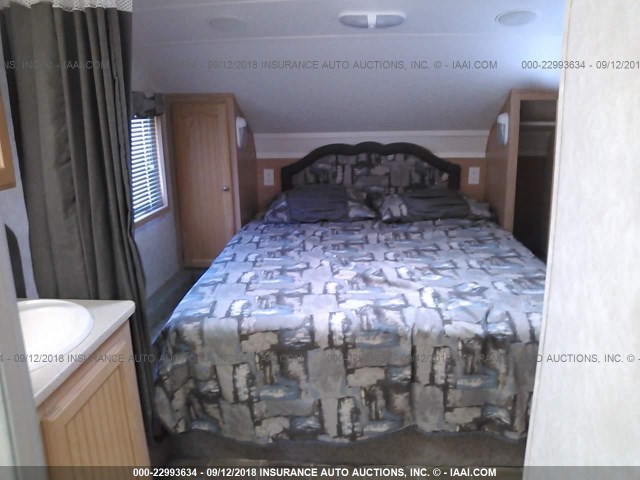 4X4FSVB225L031069 - 2005 FOREST RIVER GRAND SURVEY  白色 照片 7