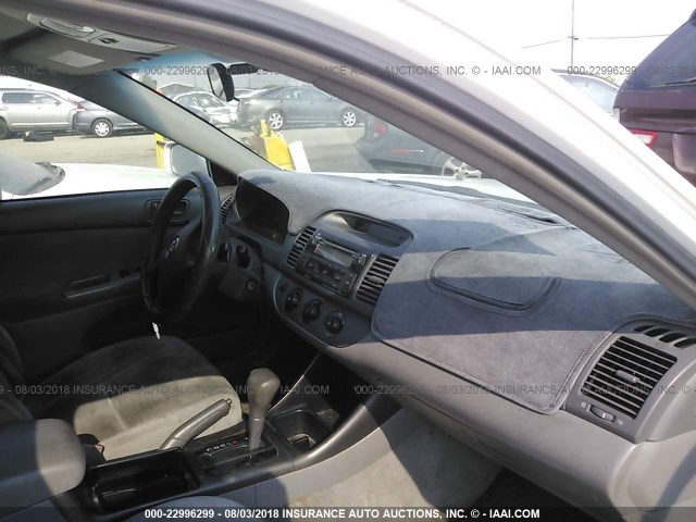 4T1BE32K34U305531 - 2004 TOYOTA CAMRY LE/XLE/SE WHITE photo 5