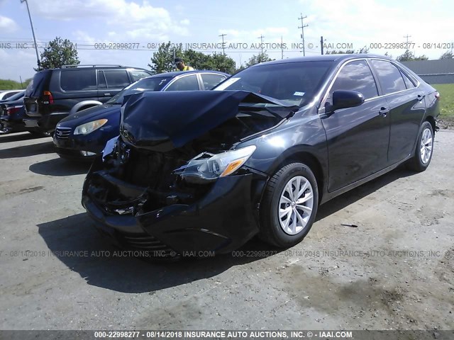 4T4BF1FK2FR498422 - 2015 TOYOTA CAMRY LE/XLE/SE/XSE Dark Blue photo 2