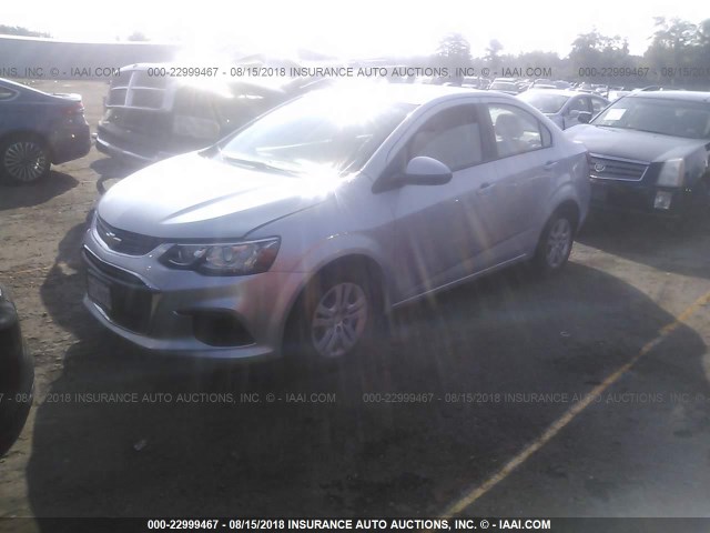 1G1JB5SH3H4149188 - 2017 CHEVROLET SONIC LS 银色 照片 2