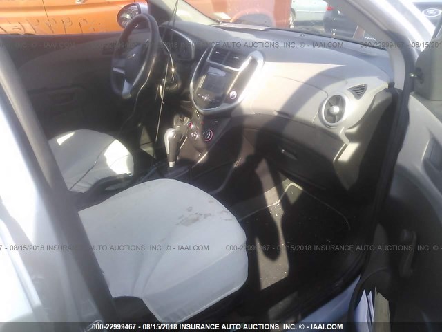 1G1JB5SH3H4149188 - 2017 CHEVROLET SONIC LS 银色 照片 5