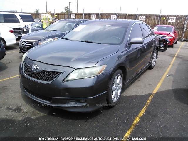 4T1BK46K67U052850 - 2007 TOYOTA CAMRY NEW GENERAT LE/XLE/SE GRAY photo 2