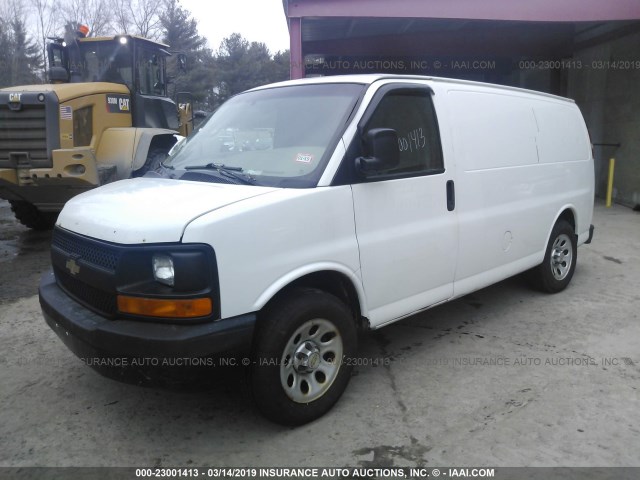 1GCSGAFX8B1122715 - 2011 CHEVROLET EXPRESS G1500  WHITE photo 2