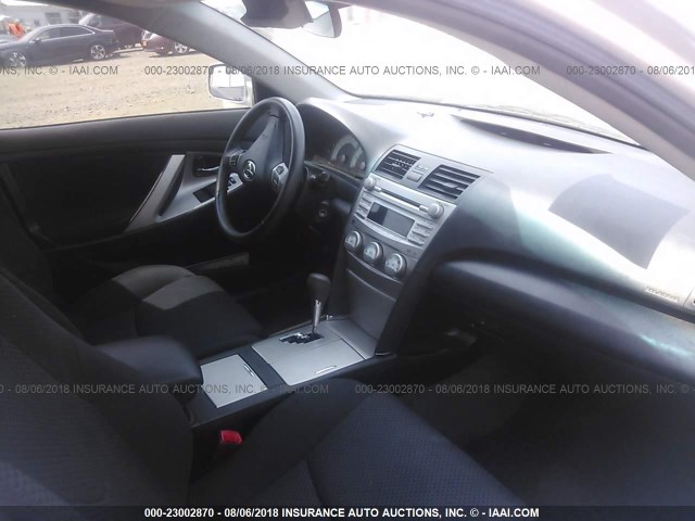 4T1BF3EK4BU150929 - 2011 TOYOTA CAMRY SE/LE/XLE 银色 照片 5