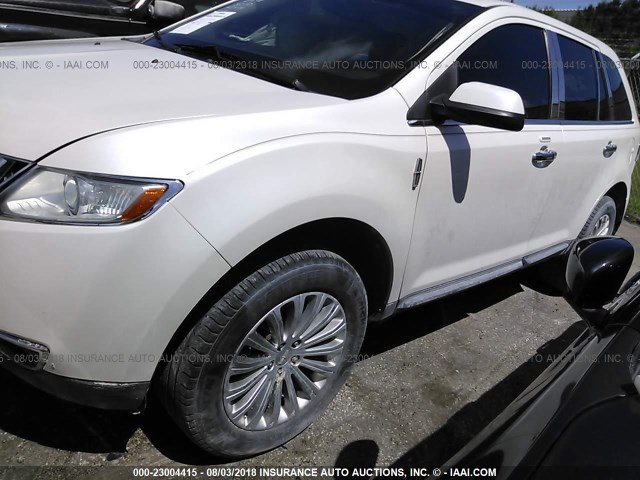 2LMDJ6JK0EBL18370 - 2014 LINCOLN MKX WHITE photo 2