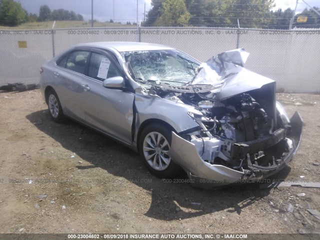 4T1BF1FK3FU084981 - 2015 TOYOTA CAMRY LE/XLE/SE/XSE SILVER photo 1