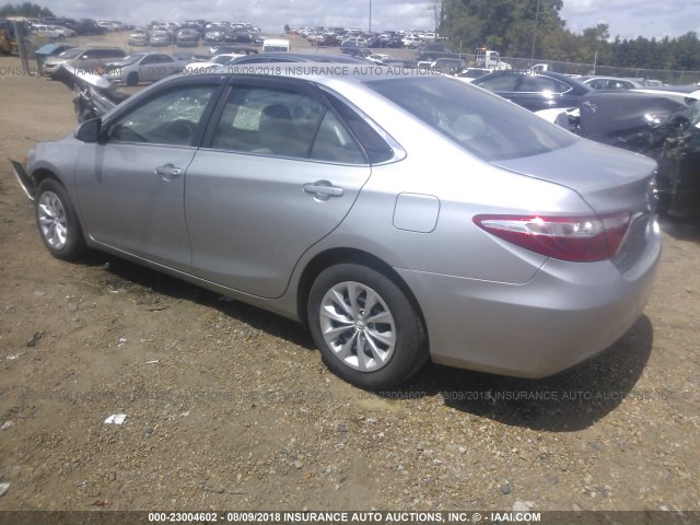 4T1BF1FK3FU084981 - 2015 TOYOTA CAMRY LE/XLE/SE/XSE SILVER photo 3