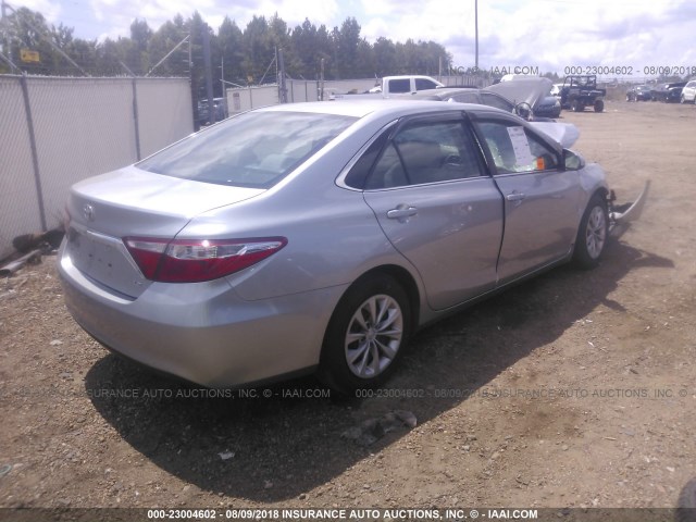 4T1BF1FK3FU084981 - 2015 TOYOTA CAMRY LE/XLE/SE/XSE SILVER photo 4