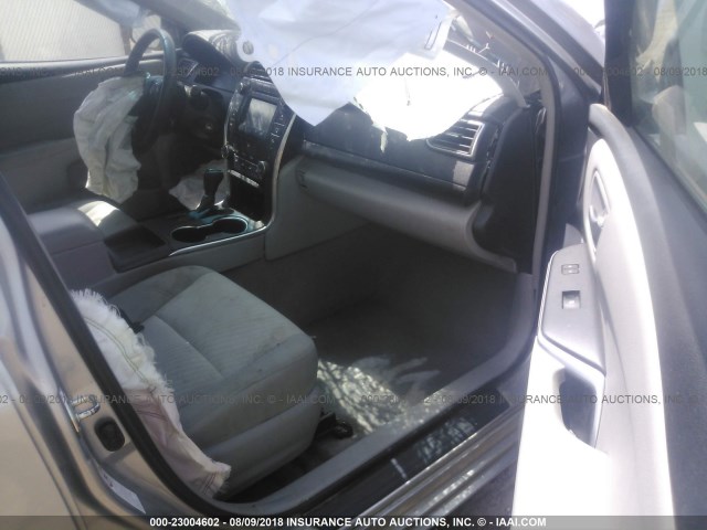 4T1BF1FK3FU084981 - 2015 TOYOTA CAMRY LE/XLE/SE/XSE SILVER photo 5