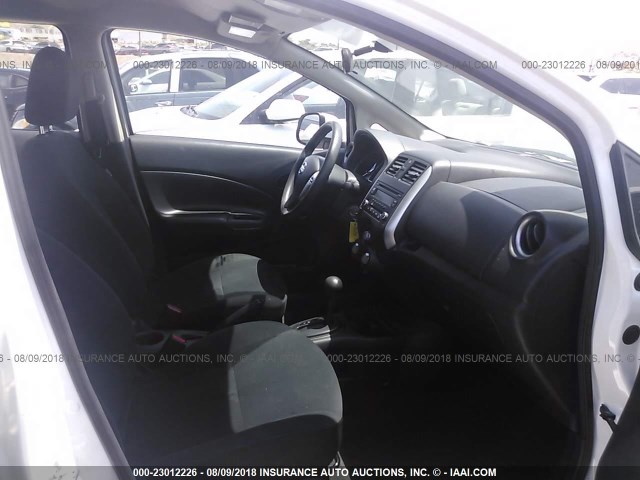 3N1CE2CP4EL385594 - 2014 NISSAN VERSA NOTE S/S PLUS/SV/SL WHITE photo 5