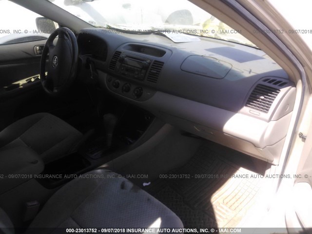 4T1BF32K82U524740 - 2002 TOYOTA CAMRY LE/XLE/SE GOLD photo 5