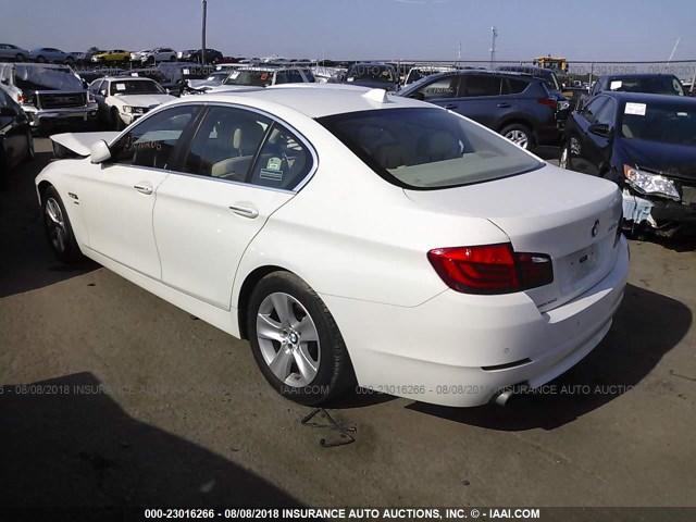 WBAXH5C52CDW10469 - 2012 BMW 528 XI WHITE photo 3