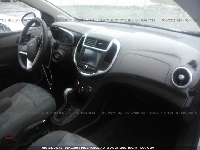 1G1JB5SH3H4142063 - 2017 CHEVROLET SONIC LS 白色 照片 5