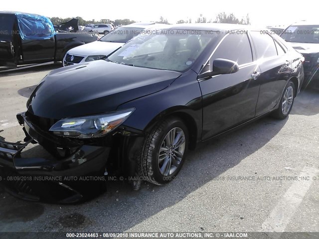 4T1BF1FK3HU431762 - 2017 TOYOTA CAMRY LE/XLE/SE/XSE BLACK photo 2