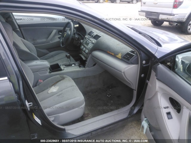 4T1BK46K29U585247 - 2009 TOYOTA CAMRY SE/LE/XLE GRAY photo 5