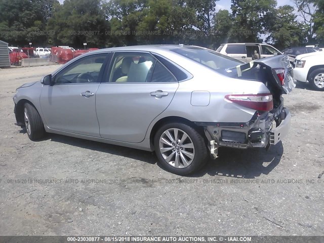 4T1BK1FK2HU584452 - 2017 TOYOTA CAMRY XSE/XLE Gümüş foto 3