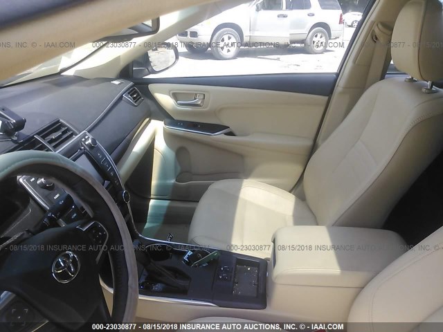 4T1BK1FK2HU584452 - 2017 TOYOTA CAMRY XSE/XLE Gümüş foto 5