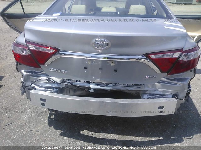 4T1BK1FK2HU584452 - 2017 TOYOTA CAMRY XSE/XLE Gümüş foto 6