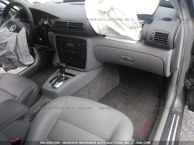 WVWPD63B94P252698 - 2004 VOLKSWAGEN PASSAT GLS GRAY photo 5