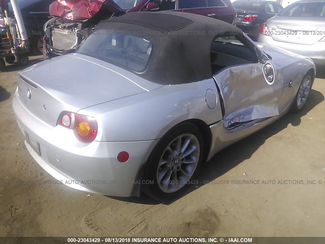 4USBT33554LS50776 - 2004 BMW Z4 2.5 SILVER photo 4