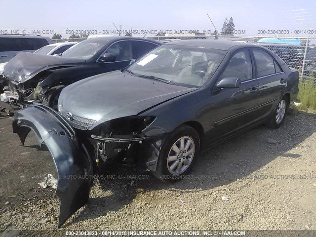 JTDBE30K720060552 - 2002 TOYOTA CAMRY LE/XLE/SE GREEN photo 2