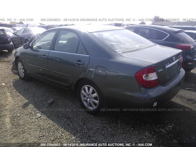 JTDBE30K720060552 - 2002 TOYOTA CAMRY LE/XLE/SE GREEN photo 3