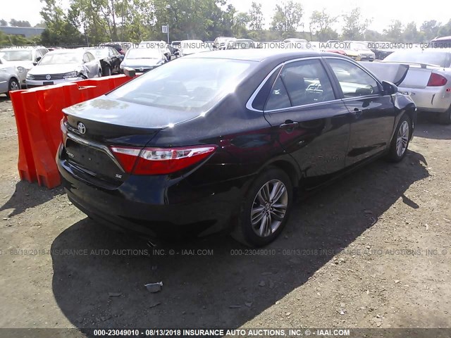 4T1BF1FK4GU557563 - 2016 TOYOTA CAMRY LE/XLE/SE/XSE BLACK photo 4